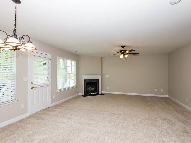 958 Ramsgate Dr SW — Photo 4