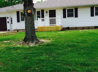 4827 E Glenwood Dr, Decatur, IL 62521