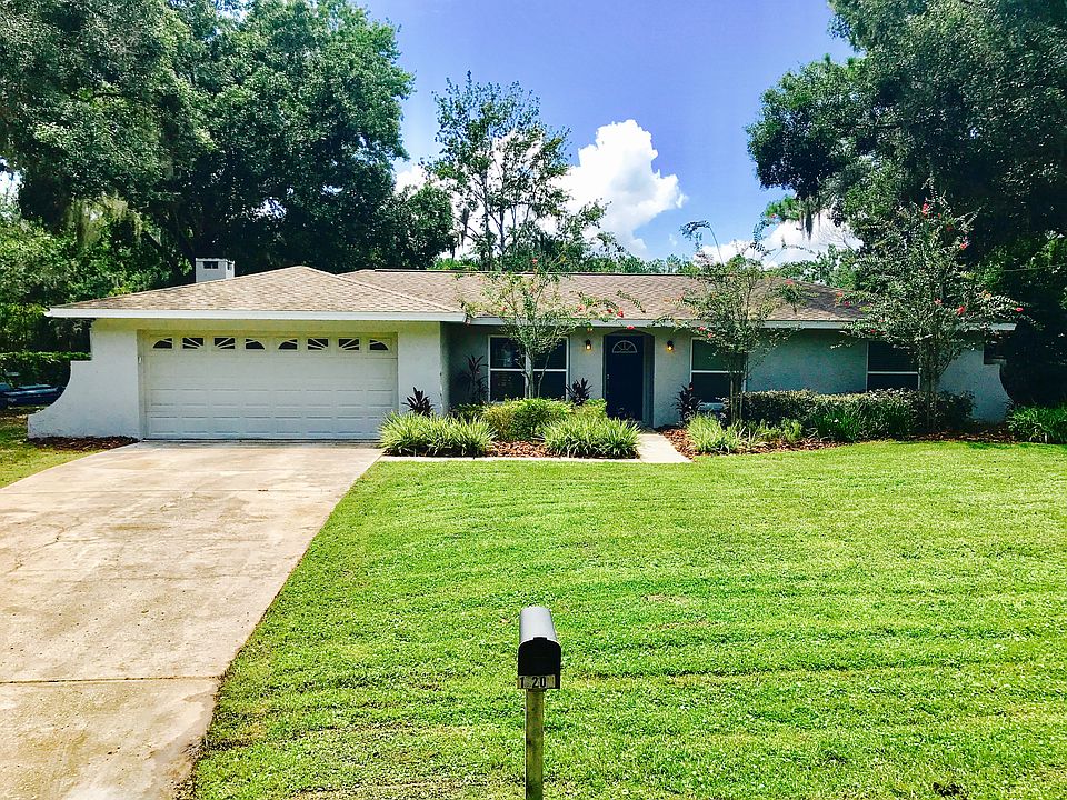 1st image of 18208 Abbey Ln