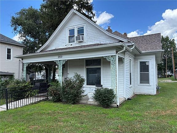2nd image of 2819 Felix St