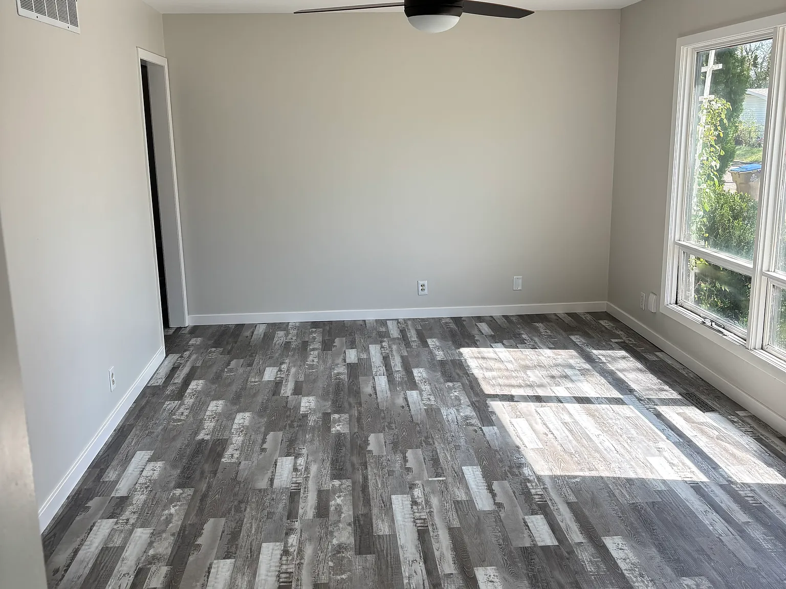 3 bed, 1080 sqft, $1,200 — Photo 3