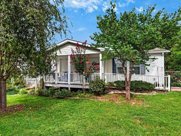 52 Cloverdale Ln, Stuarts Draft, VA 24477