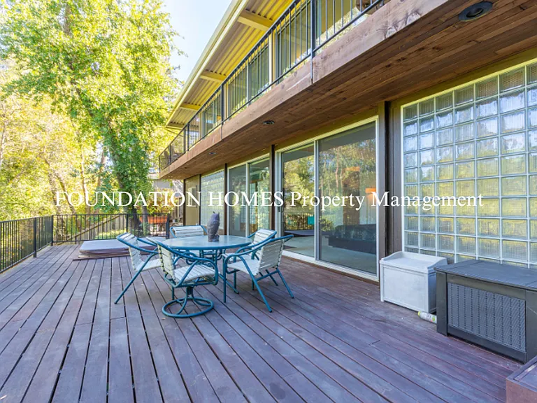 24 Longfellow Rd — Photo 3
