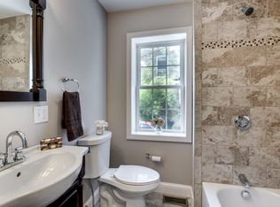 19 Pickering St, Essex, MA 01929
