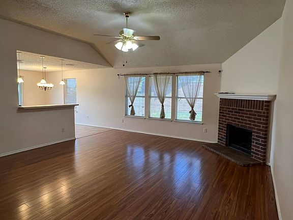 4th image of 411 Ashland Dr