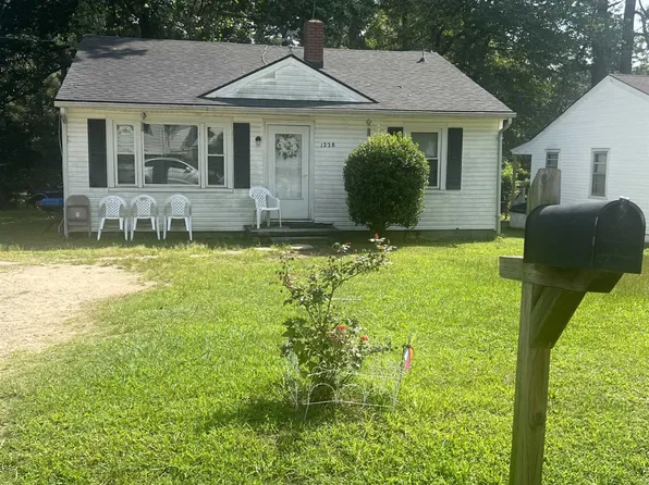 1228 Lawrence St, Henderson, NC 27536