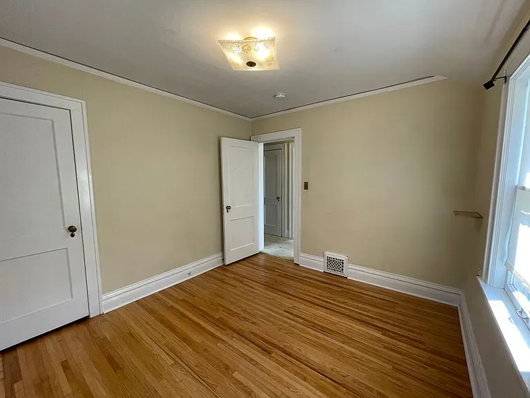226 W Kent Rd — Photo 13