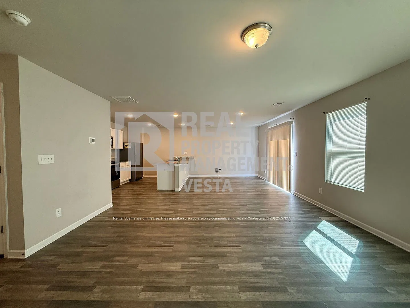 4 bed, 2.0 bath, 1989 sqft, $2,130 — Photo 4