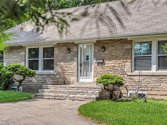 2nd image of 11 Ben Machree Dr