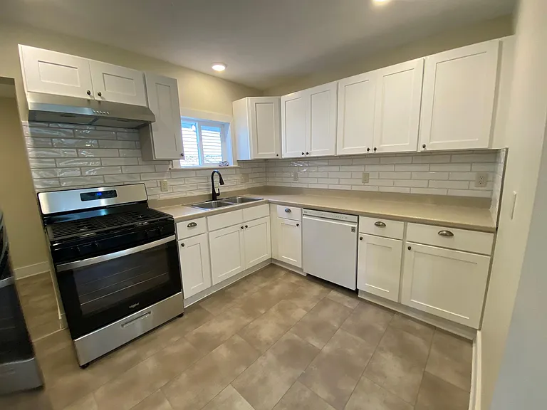 1574 Forrest Ave NE — Photo 6