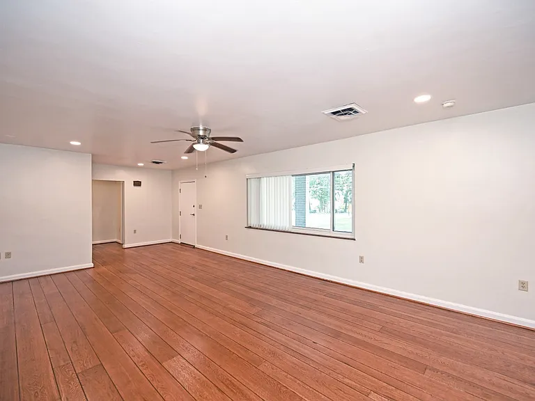 6904 Euclid Ave — Photo 12