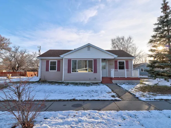 1813 2nd Ave NW, Minot, ND 58703