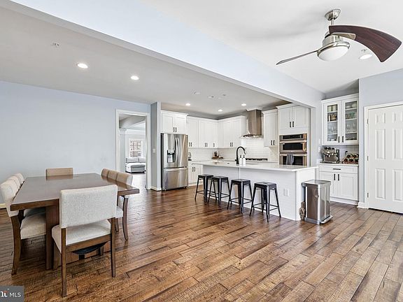 3rd image of 2073 Crescent Moon Ct #2