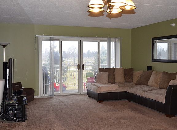 3rd image of 7061 W Touhy Ave APT 208