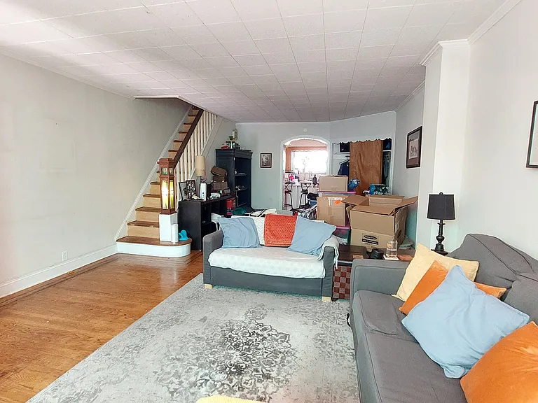 931 Fernon St — Photo 4