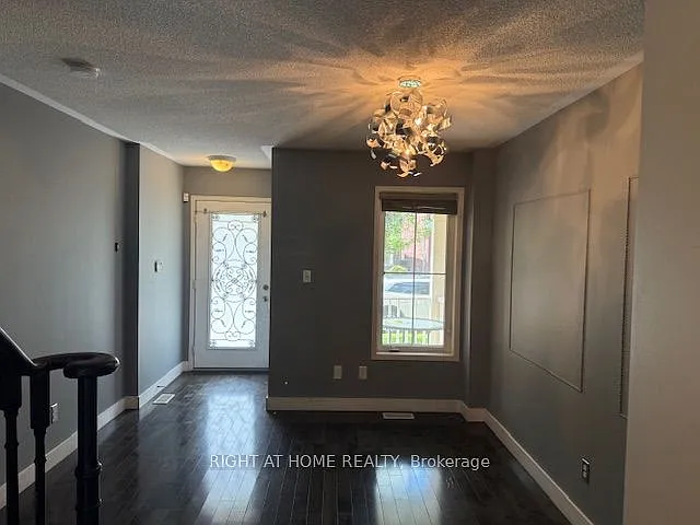 69 Westray Cres — Photo 3