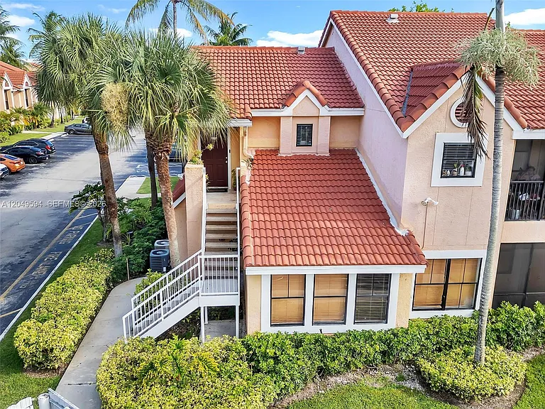 15560 SW 104th Ter #611 — Photo 2