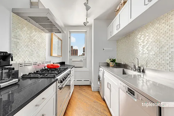 Sold by Triplemint | media 10