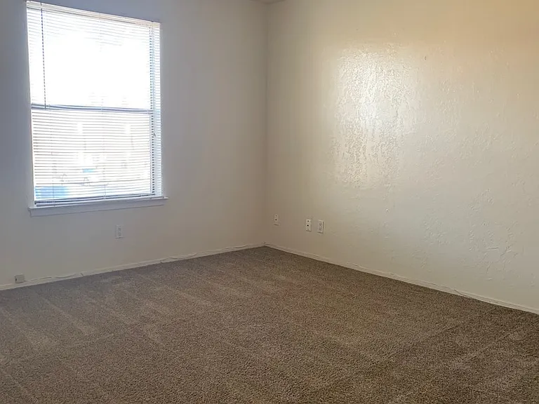 1011 Meadowlark Ct SE — Photo 9