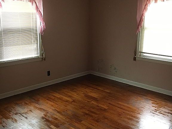 4th image of 202 Park Ave
