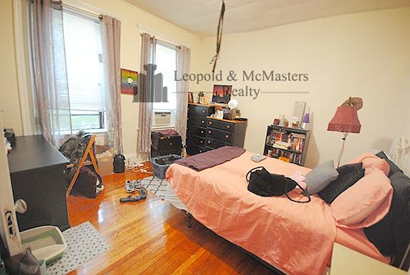 2nd image of 7 Lothian Rd APT 11C