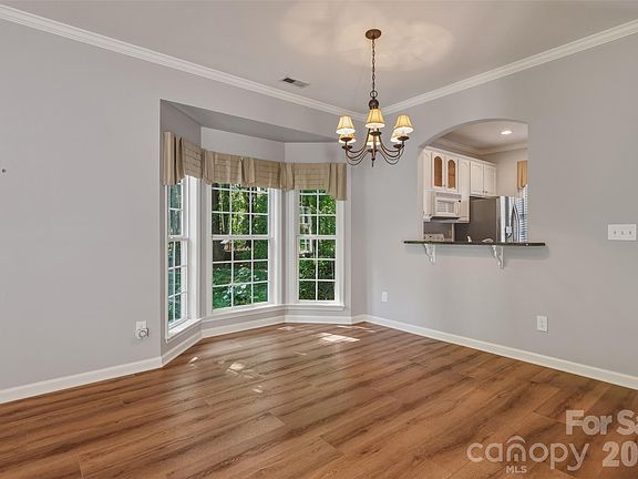 4th image of 702 Torrey Pines Ln