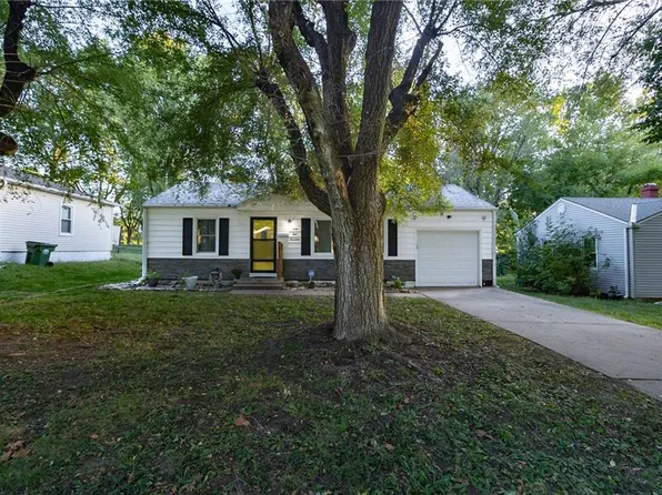 8817 E 75th St, Raytown, MO 64138