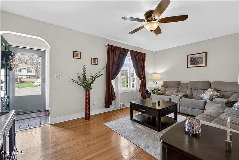 4th image of 1006 Riggi Avenue