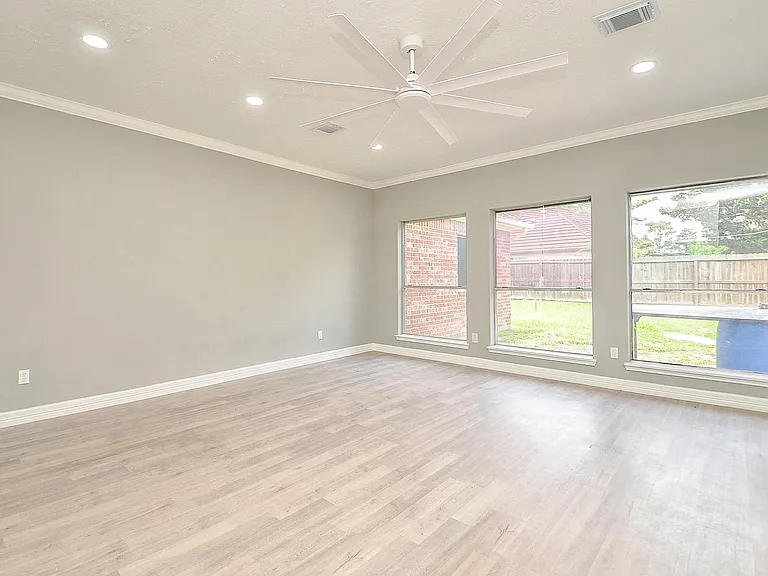9211 Abbey Chase Ln — Photo 12