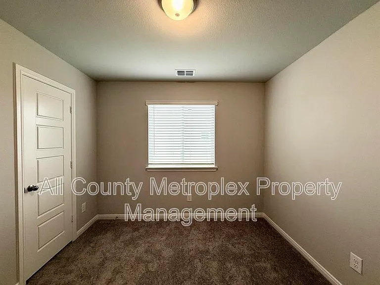 3113 Ethan Ln — Photo 9