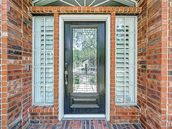 4th image of 14 Bradford Cir