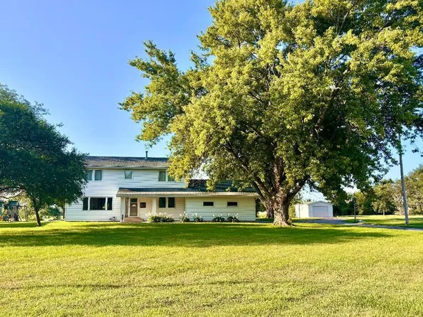 1103 Walnut St, Gowrie, IA 50543