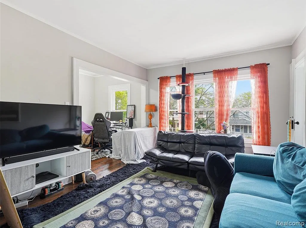 2 bed, 1100 sqft, $1,550 — Photo 2