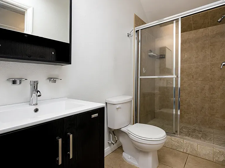 1220 W 27th St — Photo 34