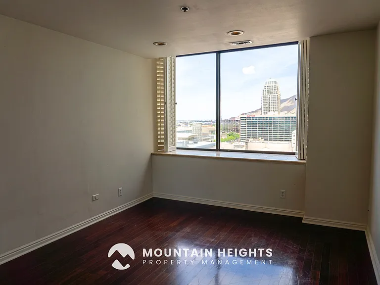 48 W Broadway #1-1708N — Photo 20