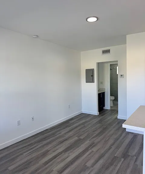 190 NW 16th St #9 — Photo 3