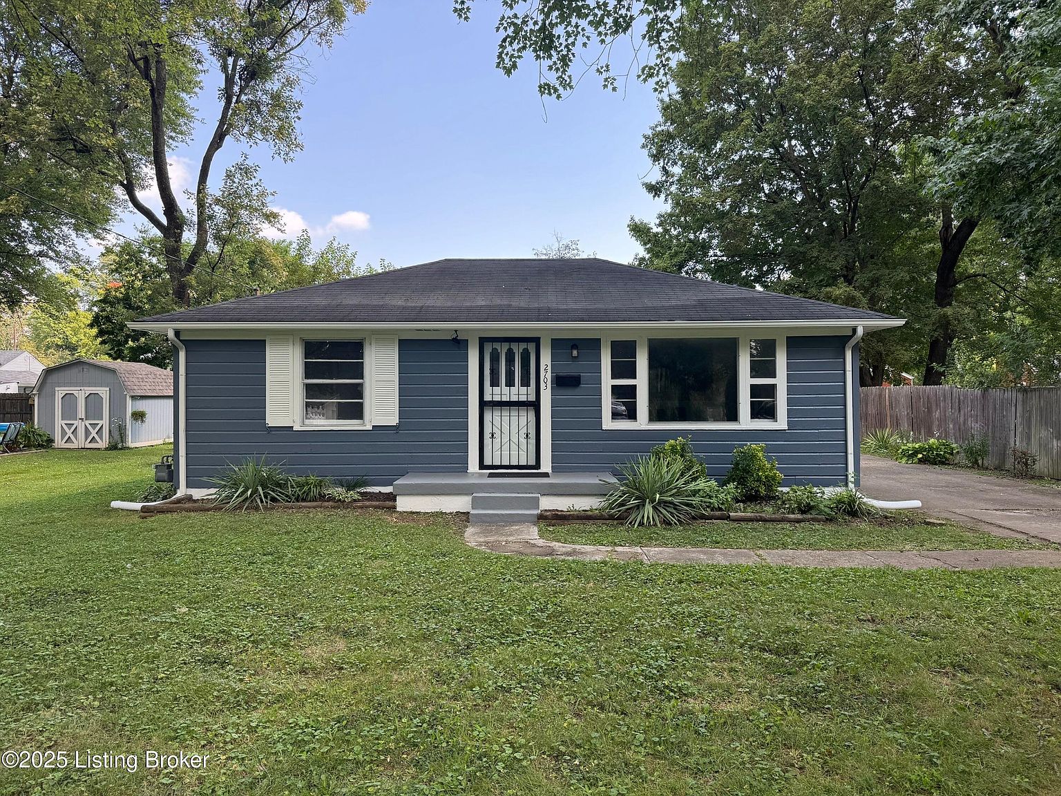 house リスト ③ 2703 Pioneer Rd, Shively, KY 40216 | Zillow