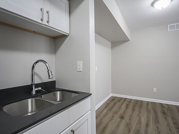 3rd image of 209 Cherry Hill Trl #2B-1Ba-1000Sqft
