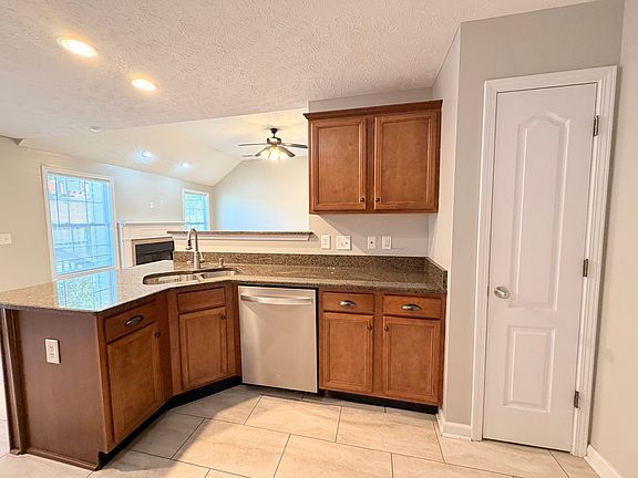 5th image of 942 Cobbler Dr