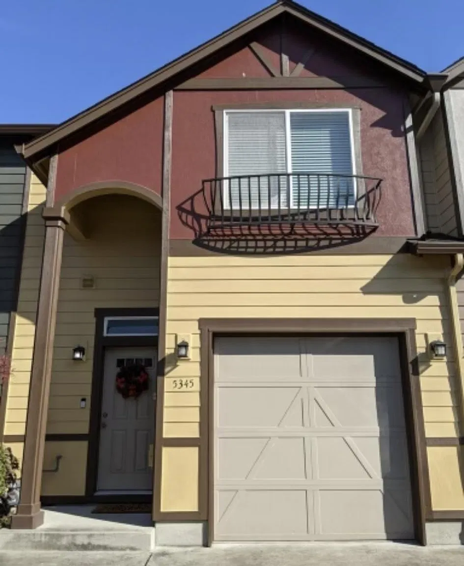 3 bed, 2.5 bath, 1442 sqft, $2,100 — Photo 1