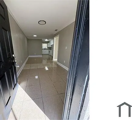 3 bed, 945 sqft, $2,299 — Photo 2