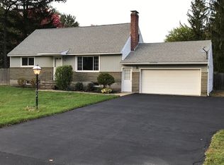 802 Rainbow Dr, Schenectady, NY 12303