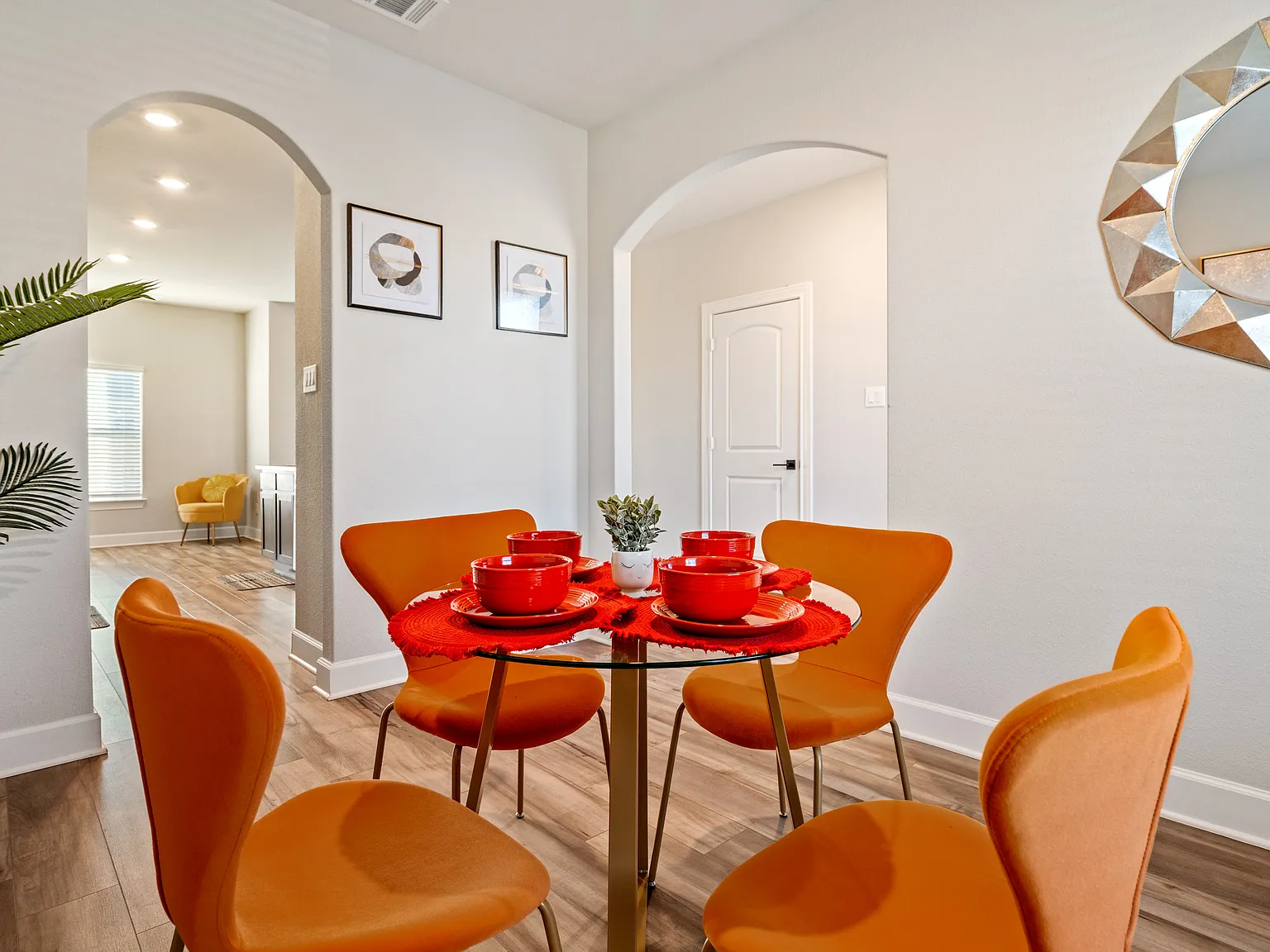 4 bed, $4,600 — Photo 2