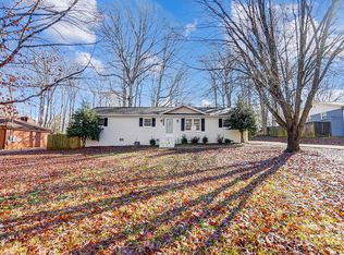 6101 Davidson Dr, Matthews, NC 28104