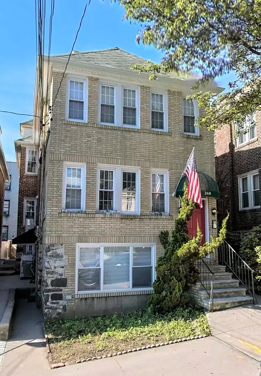 Building Photo - 268 E 240th St #1