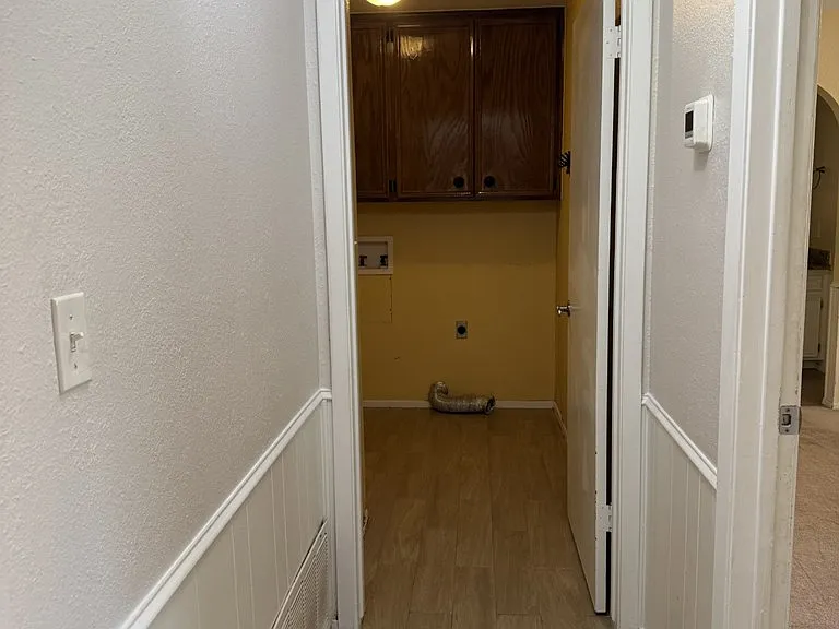4211 Russell Dr — Photo 8