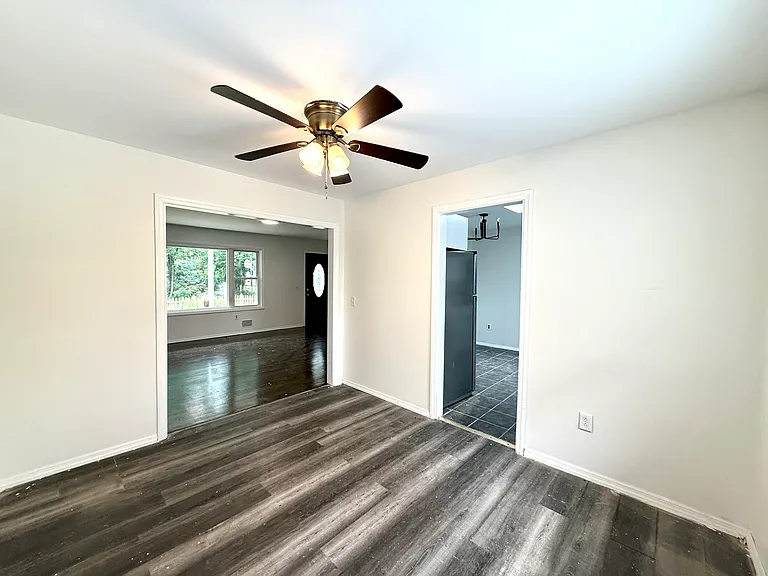 1000 Bismarck St — Photo 4