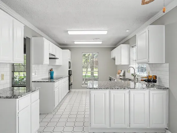 80 Eagle Rock Cir, Spring, TX 77381