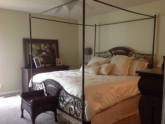 Mobile granite topped cabinets
						:
						Move the counter top space where it is needed in this functional kitchen