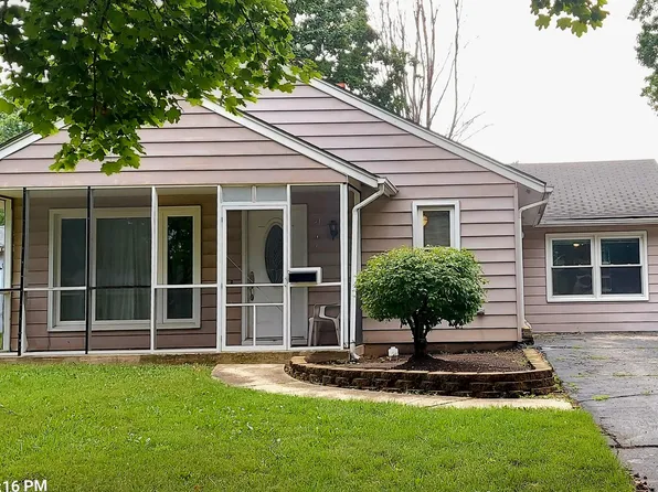 70 Eastfield Rd, Montgomery, IL 60538